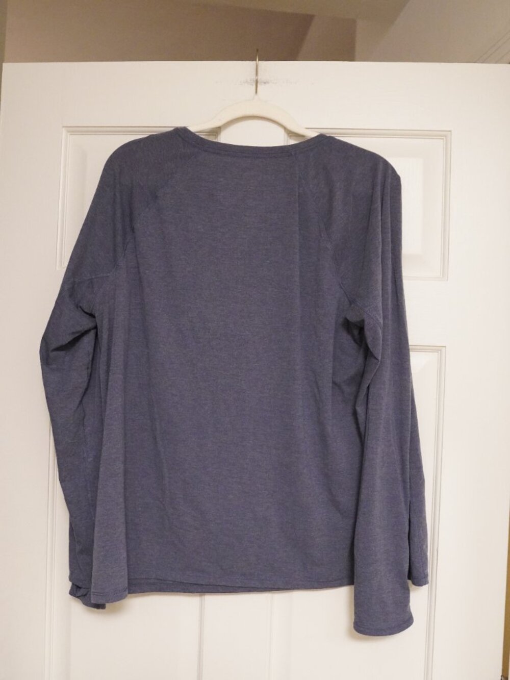 L.L.Bean Women’s XL Reg Blue Long Sleeve Performance Tee. - Picture 2 of 3